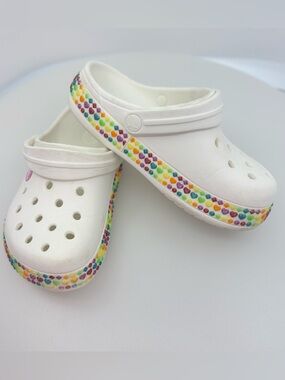 CROCS White Rainbow Kids with Multicolor Glitter Heart Trim size 1 youth girls